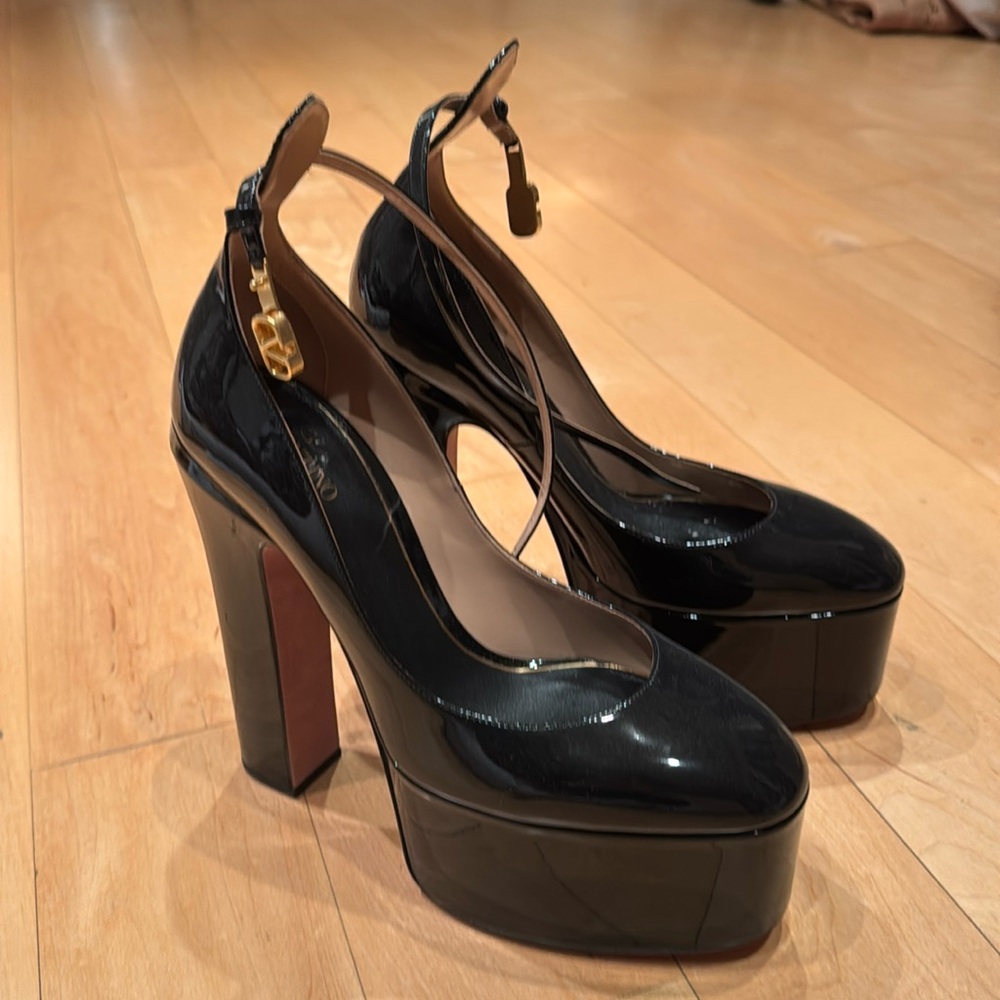 WORN ONCE Valentino Pumps